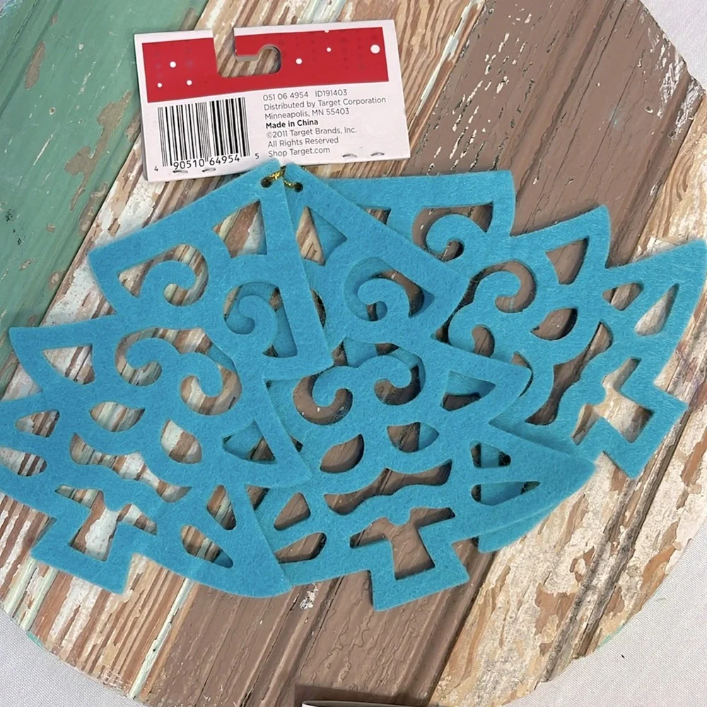 🔥 SALE NWT Holiday Tree Ornaments Set - Blue and White
